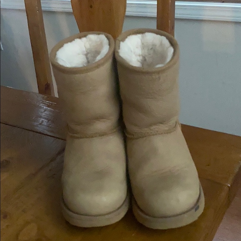 Ugg classic short waterproof boots size 13 kids